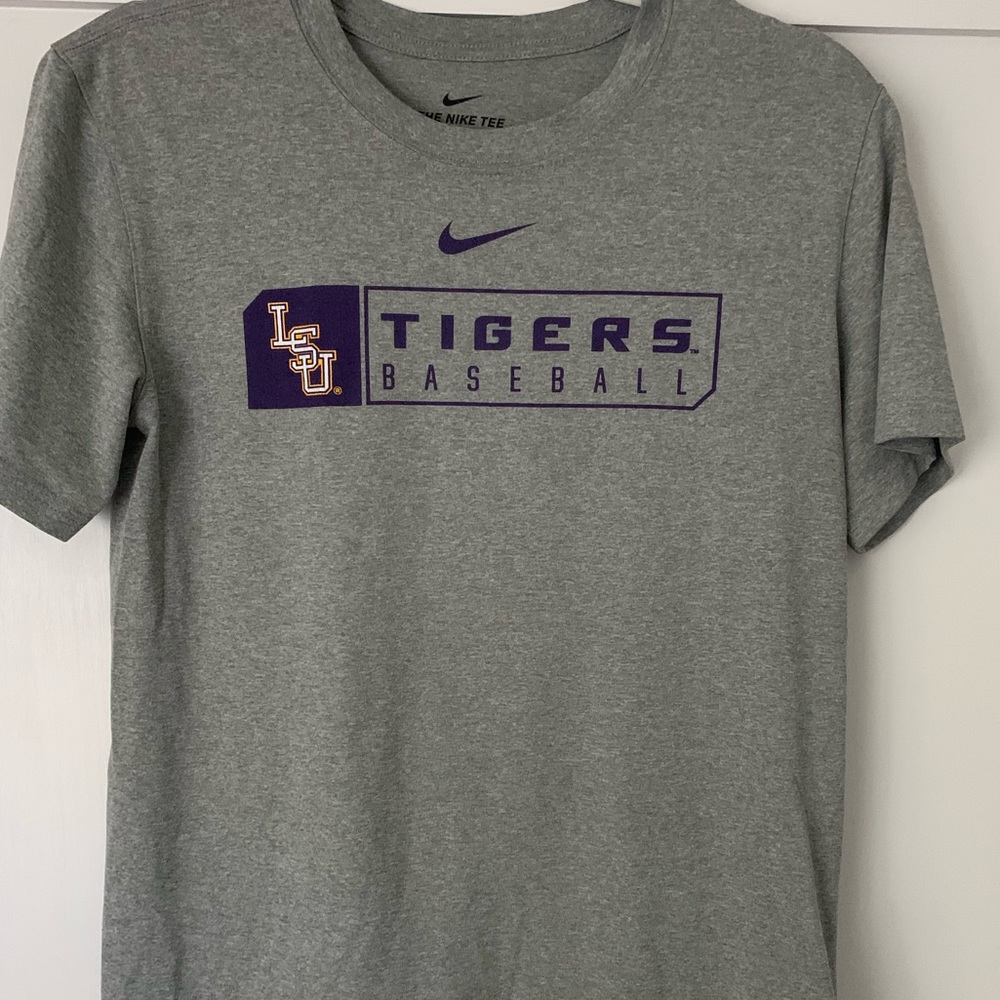 Dry fit NIKE LSU shirt